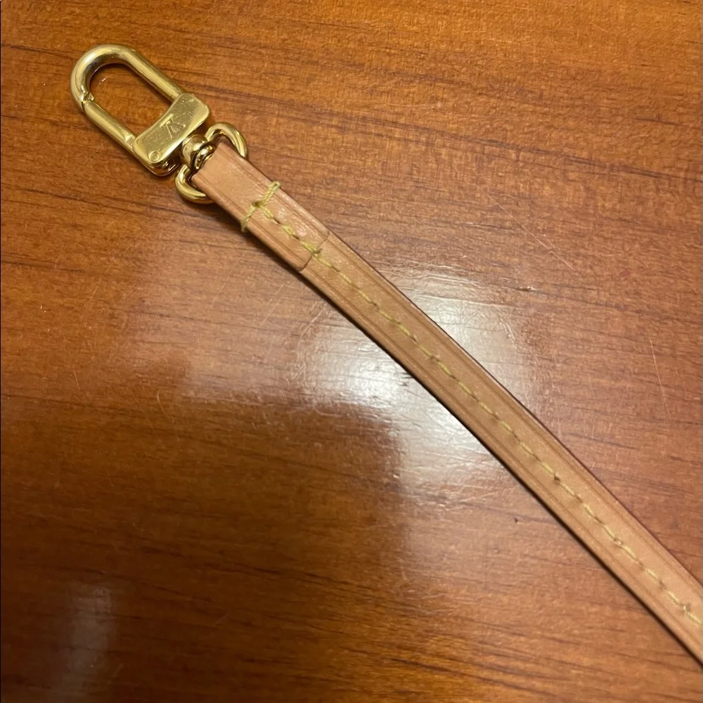 Louis Vuitton Neverfull MM Pouch - Picture 5 of 10